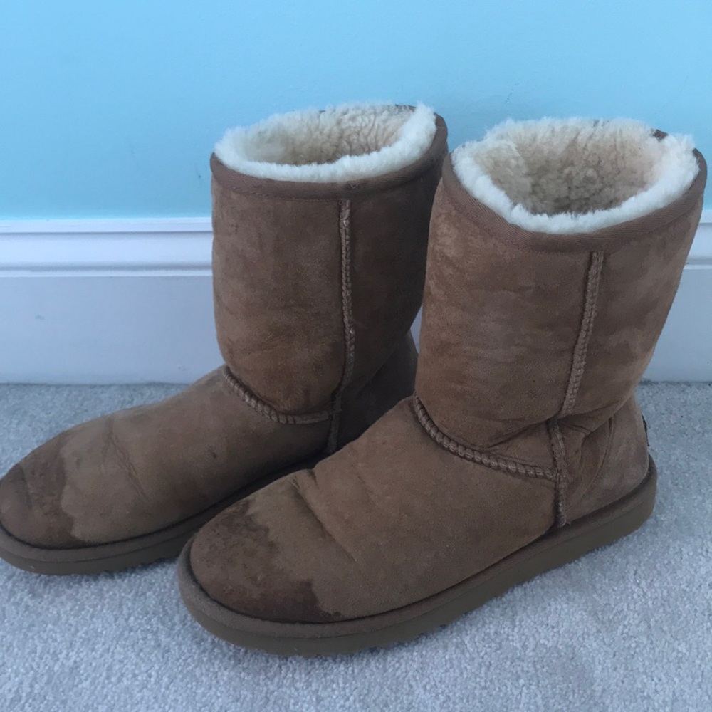 Short tan UGG boots